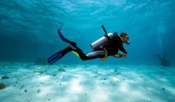 呼和浩特综保区首列中欧回程班列顺利抵达